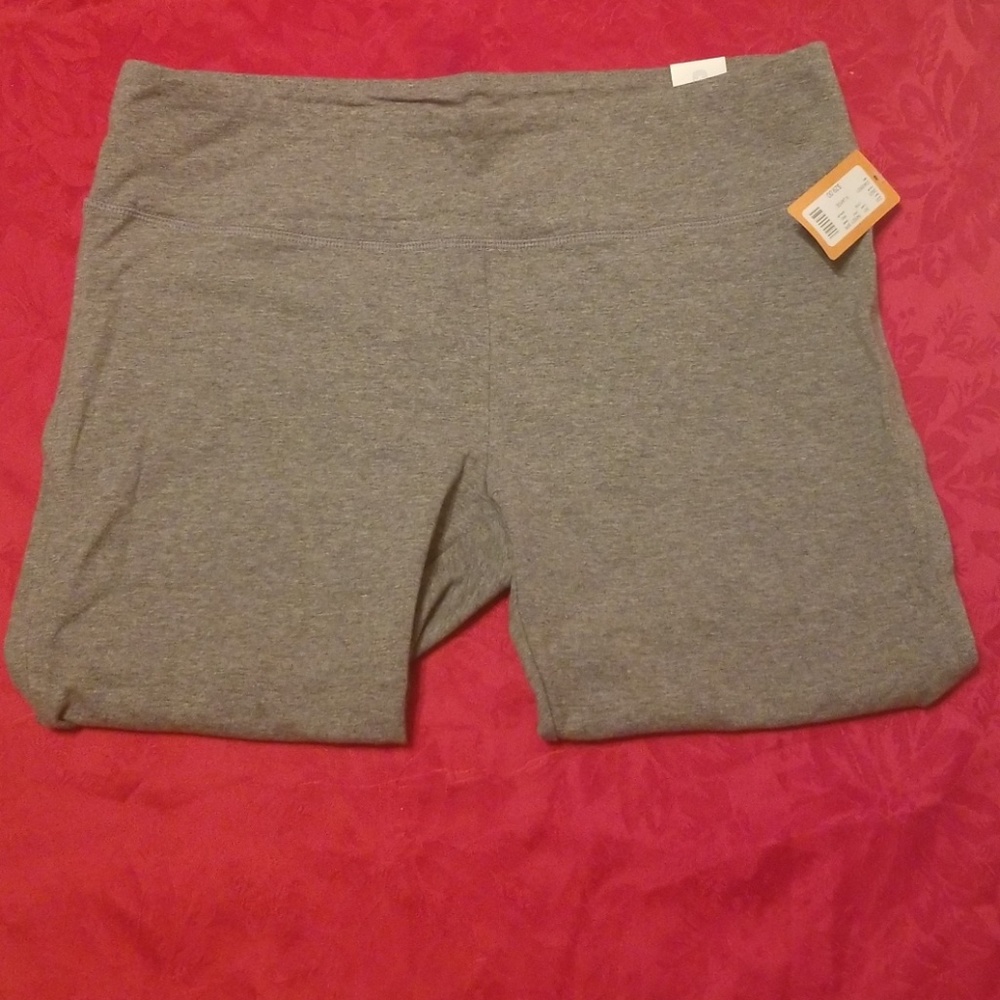 Brand new Maurice Brand Yogas/Capris